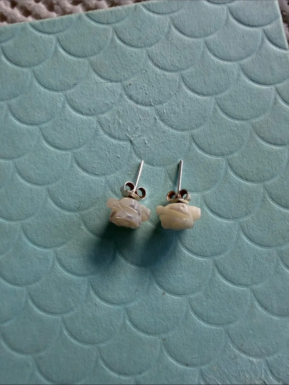 Pearl & Carved Rose Bracelet with Matching Stud Earrings - White